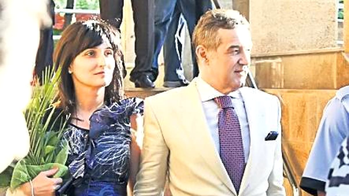 Gigi Becali, pacalit de sotie cu o haina „Gucci”. Sotia latifundiarului a refuzat 30.000 de euro