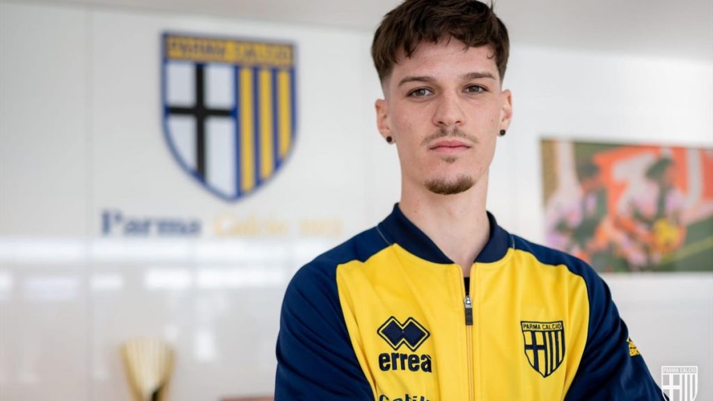 Doi români pentru un post! Mihăilă și Man luptă pentru titularizare la Parma