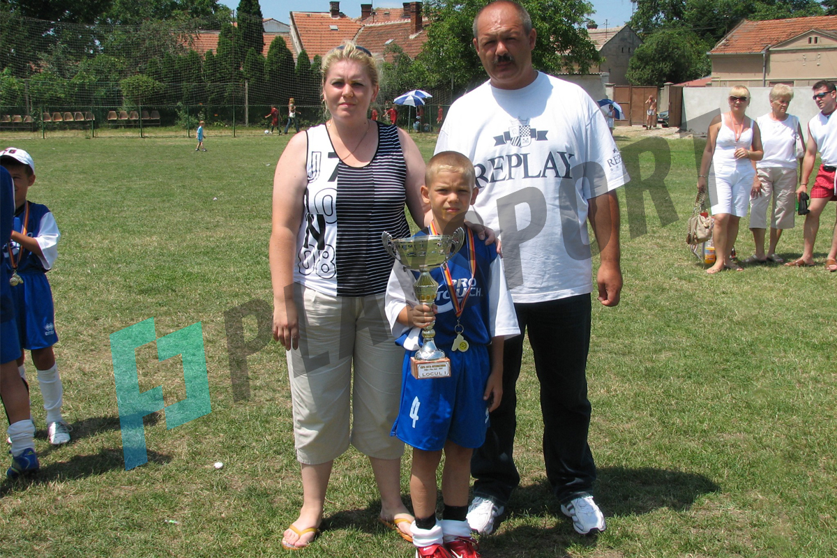 Haruț, la un pas de moarte! ”A căzut inert pe teren și și-a dat ochii peste cap!” Dezvăluiri tulburătoare ale primului său antrenor! Ce mare fotbalist i-a salvat viața