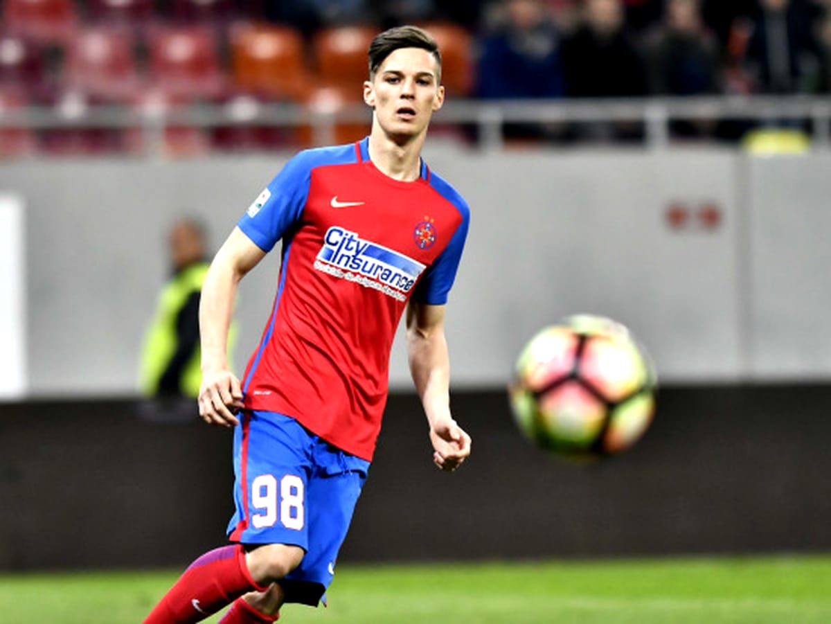 Dennis Man, la începuturile sale în tricoul roș-albastru