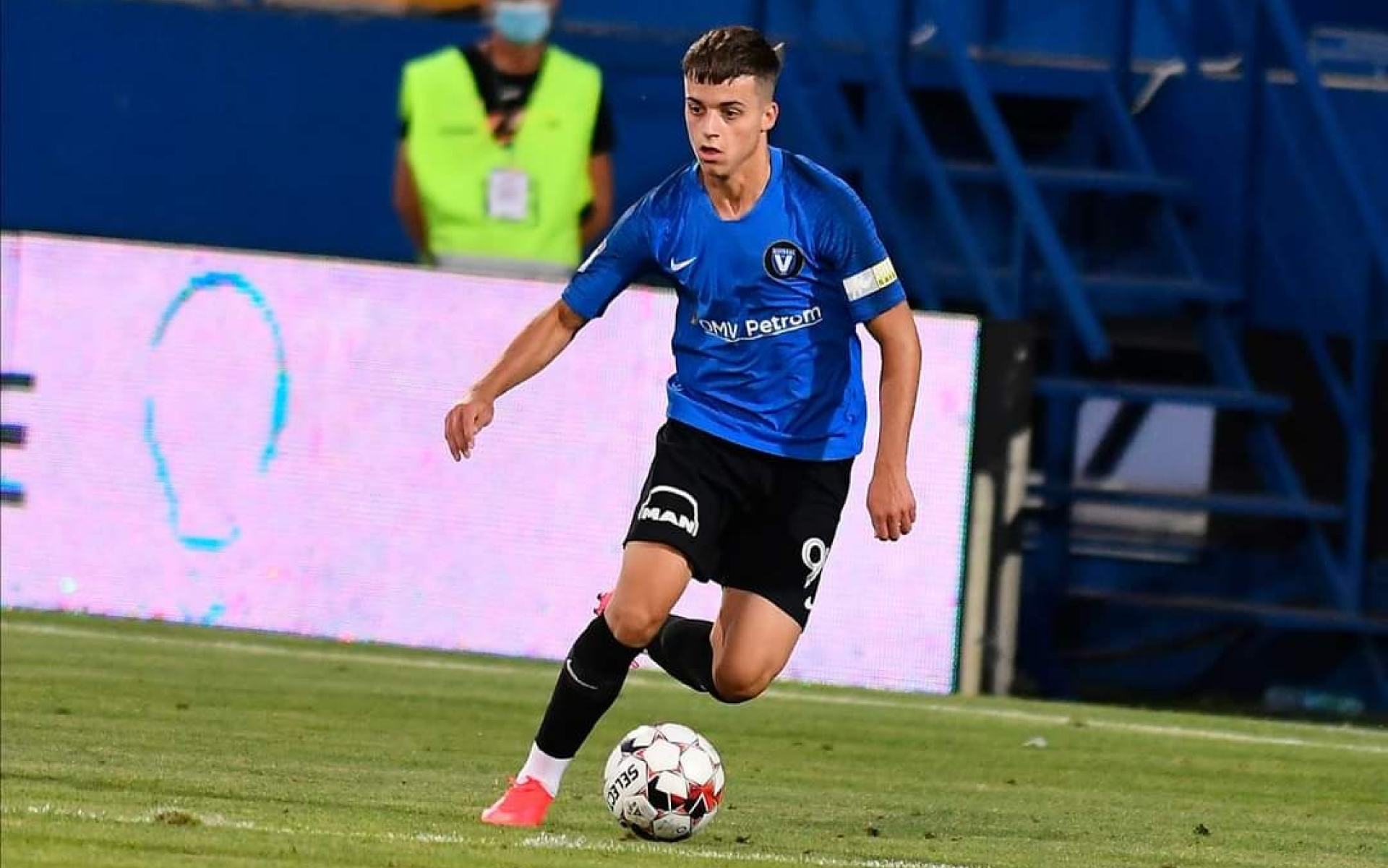 Ce nebunie pentru Hagi. Unul dintre jucătorii Viitorului e la un pas să semneze cu AC Milan