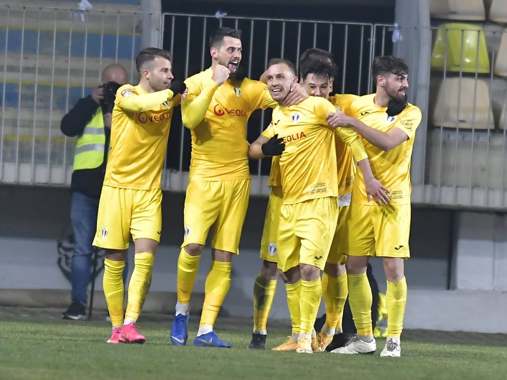 Păcănele sau pariuri? Fotbalistul Petrolului prins în casa de pariuri, apărat de un martor. “Mi-a garantat!"