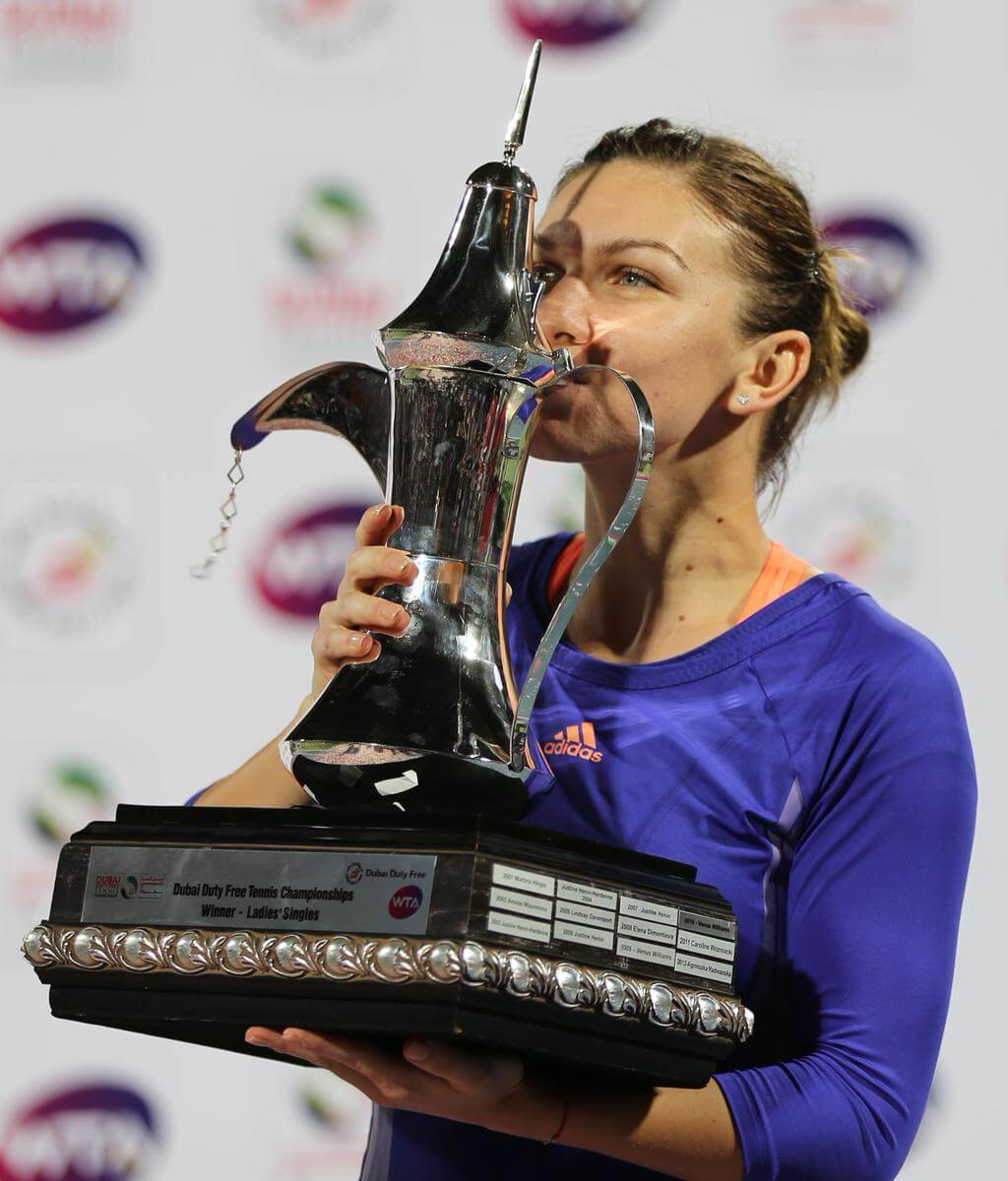 Simona Halep, câștigătoarea trofeului de la WTA Dubai în 2015