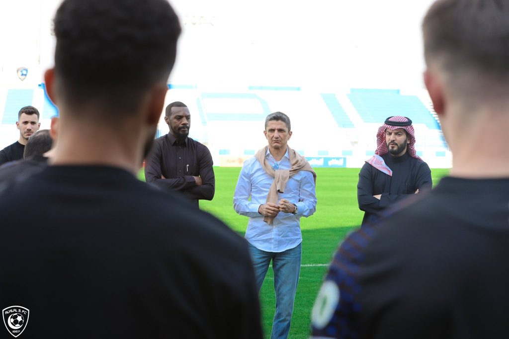 Razvan Lucescu s-a despartit de campioana Arabiei Saudite. Cosmin Olaroiu, noul tehnician al lui Al-Hilal? Sursa: Twitter AlHilal Saudi Club