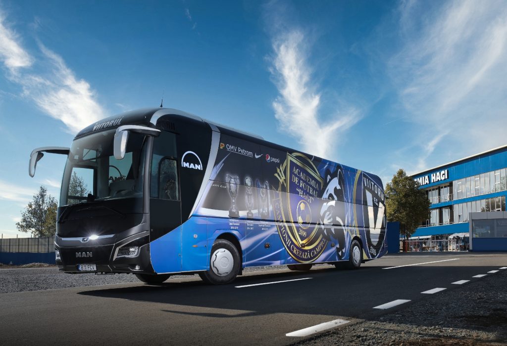 „Fiara” Viitorului Constanța, scoasă pe șosele! Cum arată super-autocarul echipei lui Gică Hagi (FOTO)