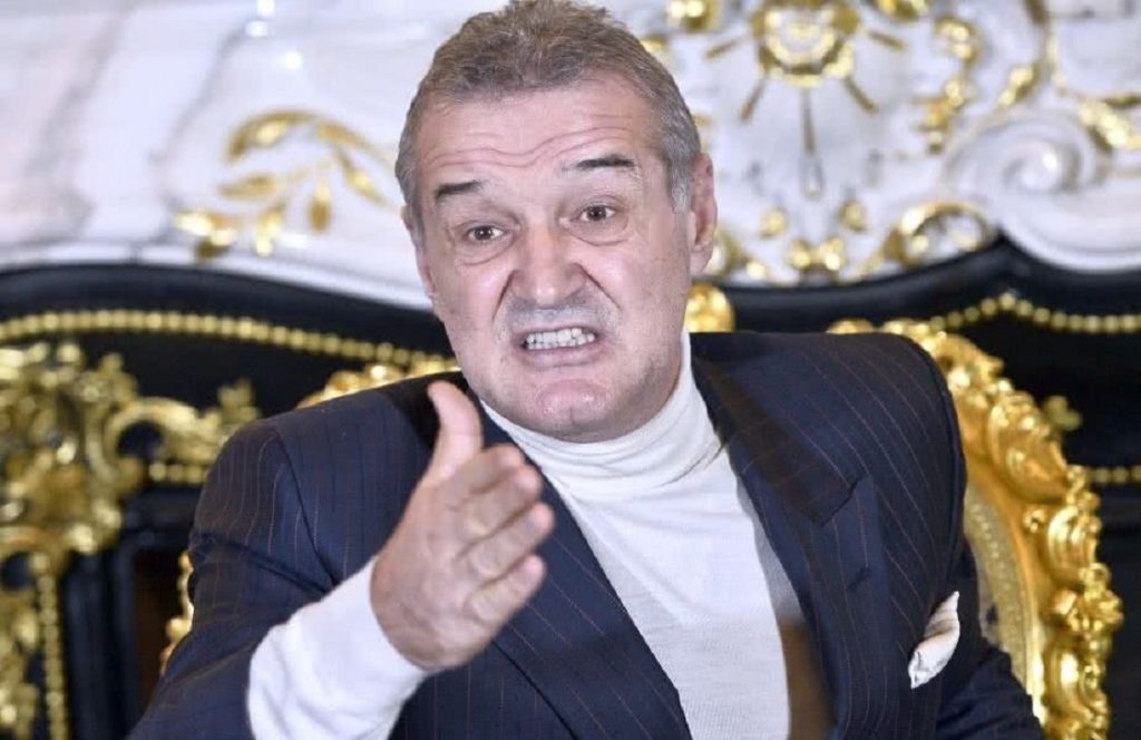 Gigi Becali si-a desfiintat jucatorii in direct la tv