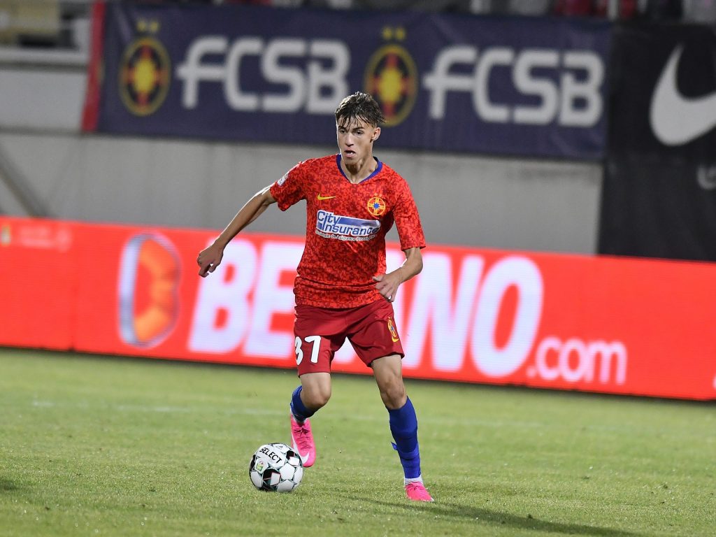 Octavian Popescu e laudat, dar are parte si de critici. Cine da de pamant cu „perla” lui Gigi Becali