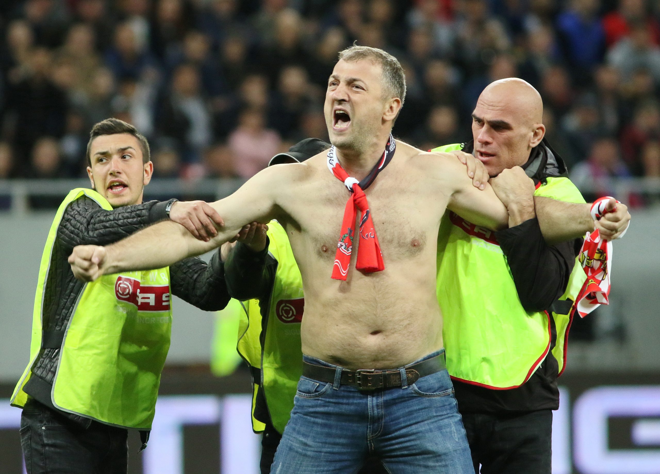 Cine este omul din umbră de la Dinamo? A băgat sute de mii de euro în club, susține salariul lui Sorescu și s-a implicat în readucerea lui Mulțescu. „Tace și face” 