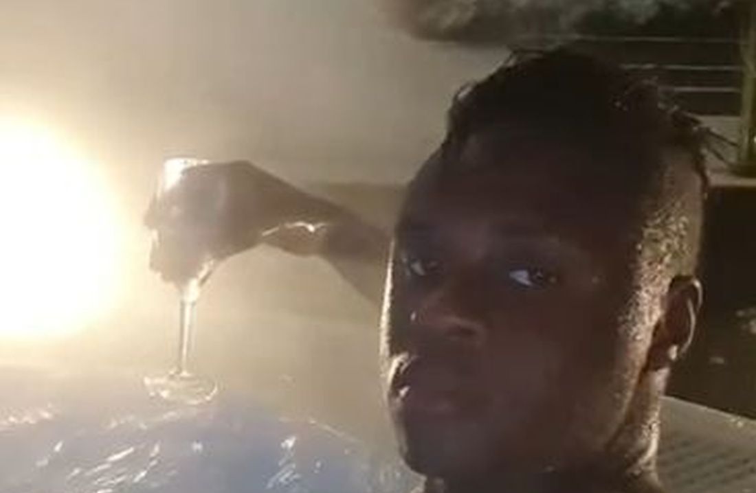 Magaye Gueye în jacuzzi