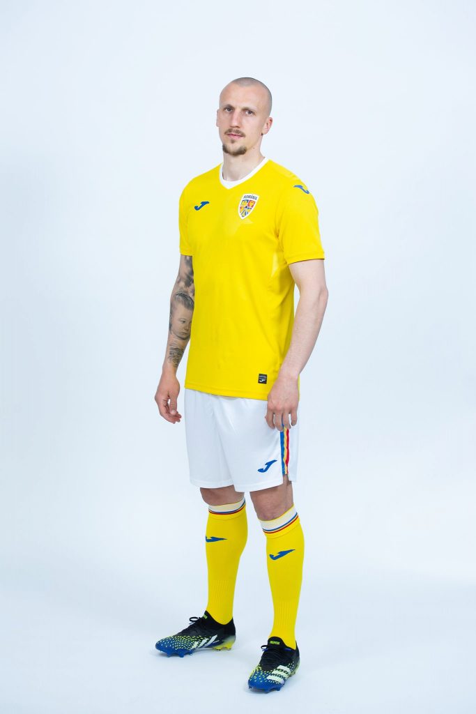 Noile tricouri ale echipei naţionale, o dezamăgire colosală pentru fanii. 