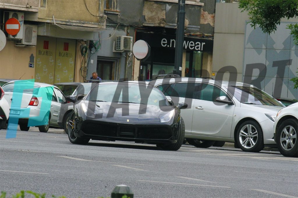 PAPARAZZI EXCLUSIV. Reghe s-a întors fără Prodanca din America! Cum a profitat că e singur în București, la bordul Ferarri-ului de jumătate de milion de euro!
