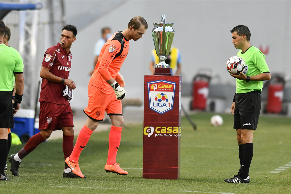 Giedrius Arlauskis are cinci titluri de campion în Liga I. Trei dintre ele au fost cucerite cu CFR Cluj, unul cu Unirea Urziceni și unul cu FCSB