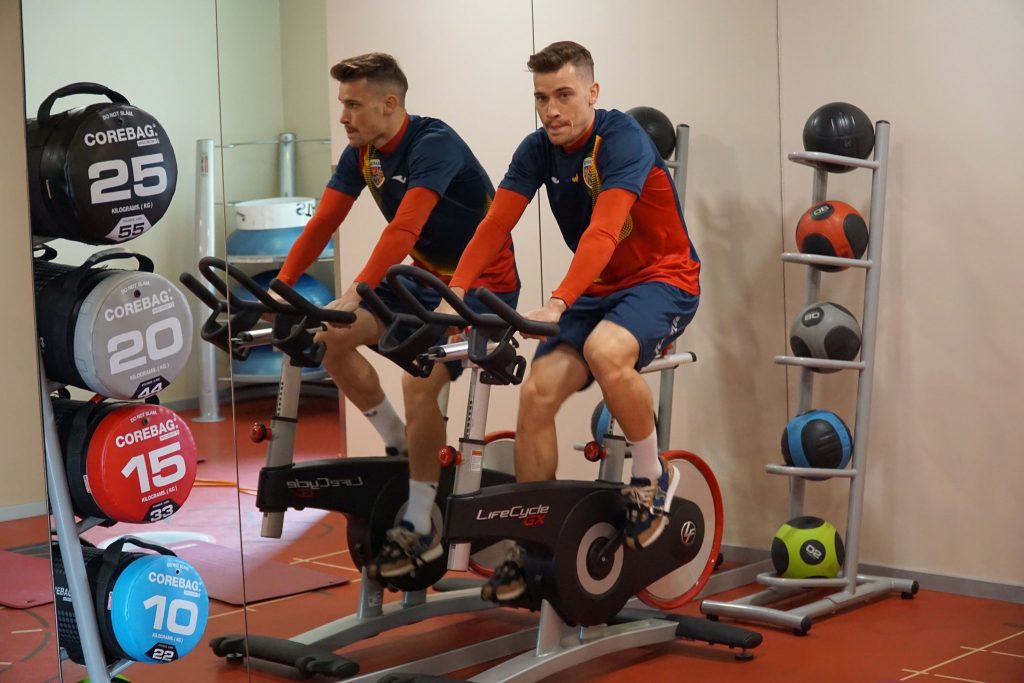 Baietii lui Mutu trag tare la antrenamente si in sala de forta, cu o zi inaintea debutului la Euro!