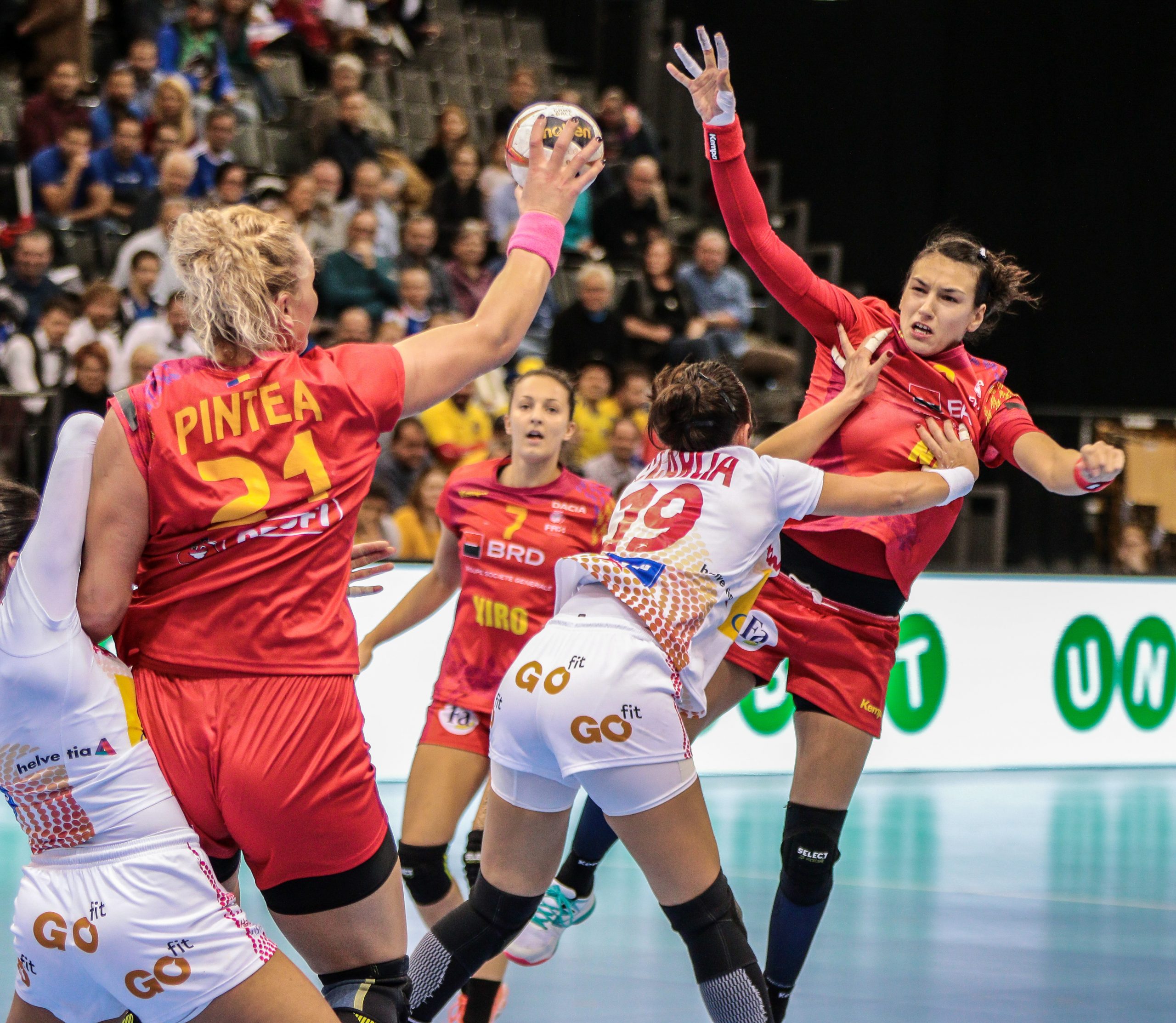 Crina Pintea, pivot al echipei naționale de handbal feminin, va părăsi CSM București în vară