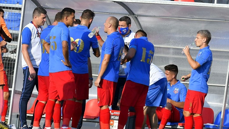 Duelul Stelelor. În tur, CSA Steaua s-a impus cu 2-1 