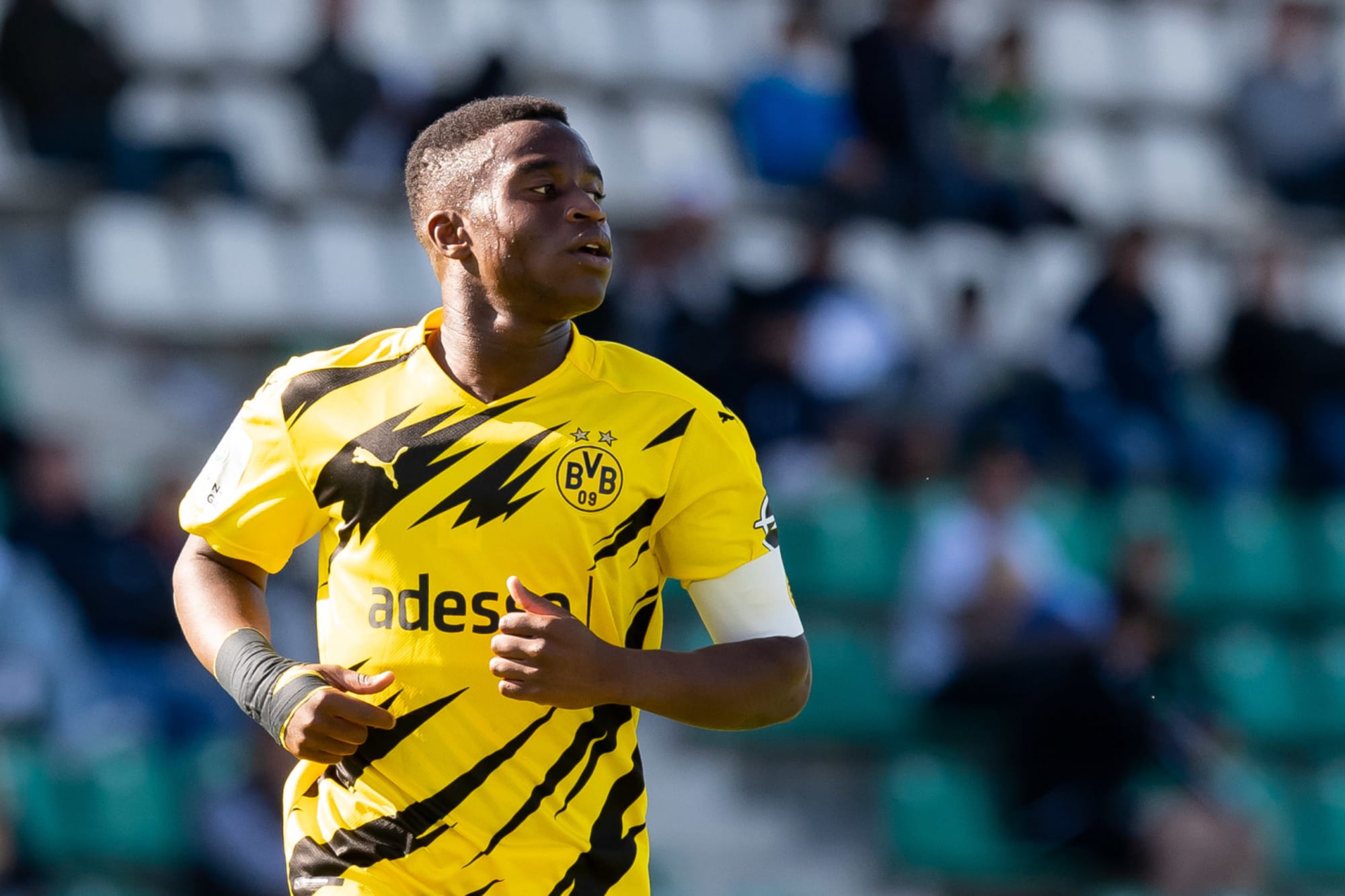 La doar 16 ani, Moukoko are cifre uluitoare