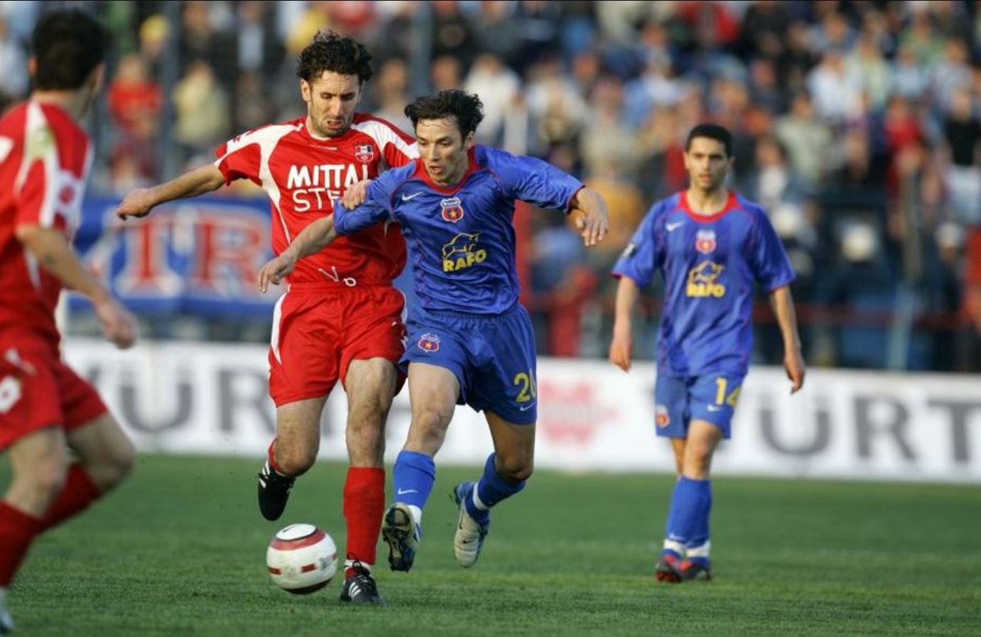 George Ogăraru este crescut la juniorii Stelei, iar la echipa mare a făcut pasul în 1998