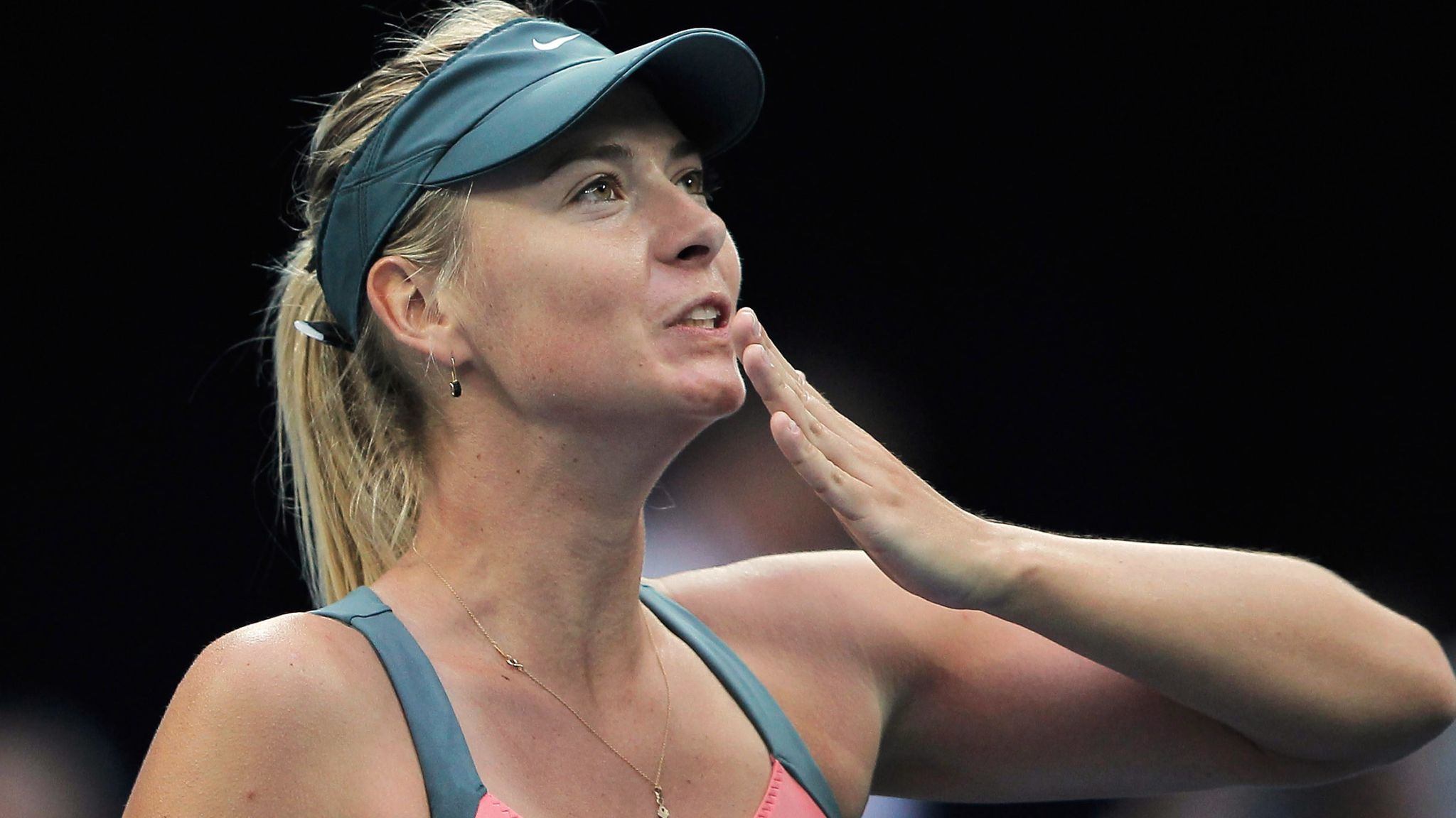 Simona Halep nu este singura jucătoare de tenis care și-a lansat propriul parfum. Sharapova sau Serena Williams au, de asemenea, propriile produse de îngrijire