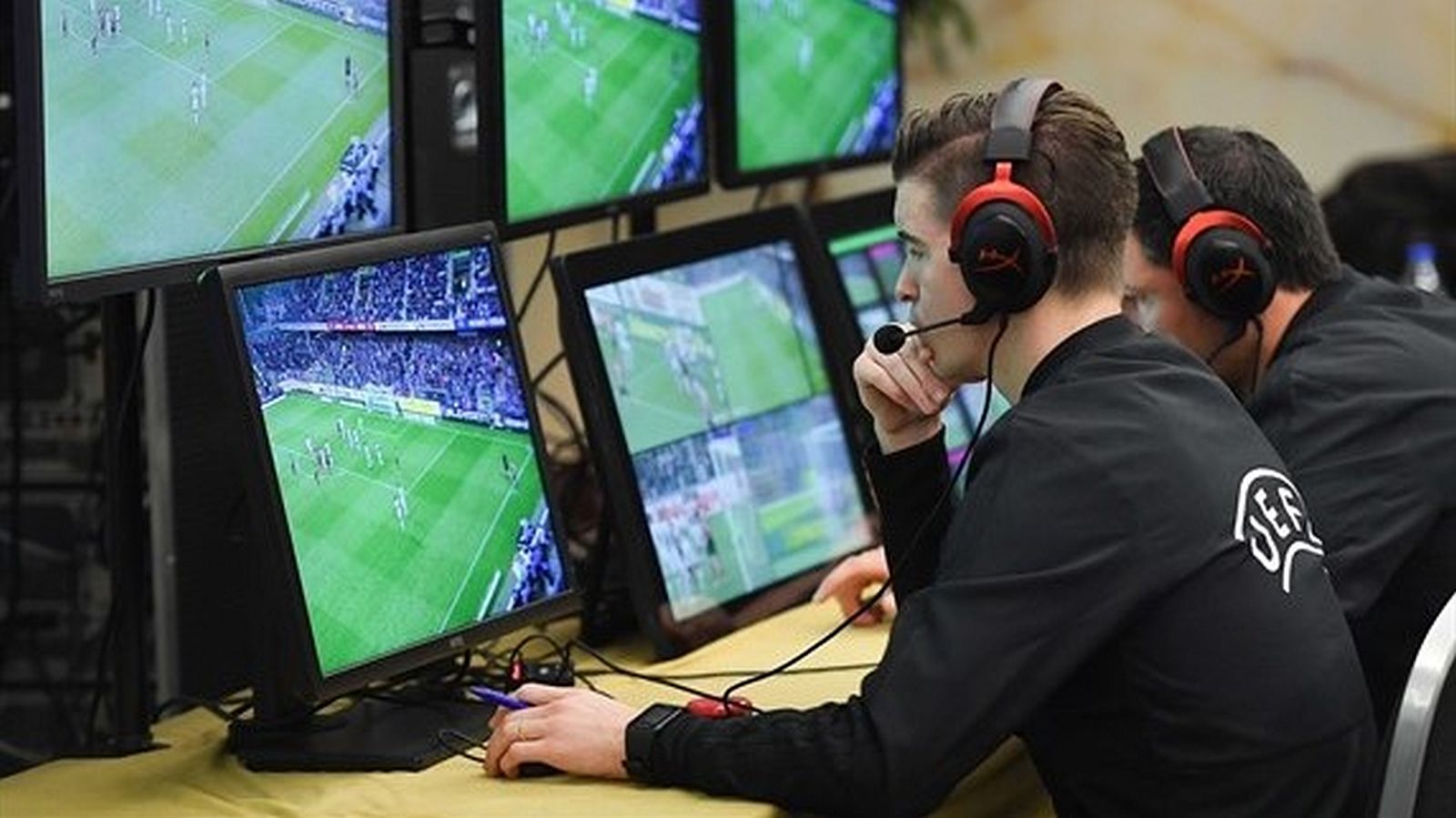 Sistemul de video arbitraj va fi prezent în Liga I din play-off-ul și play-out-ul sezonului următor. Aproximativ 500.000 de euro vor fi costurile sistemului de video arbitraj