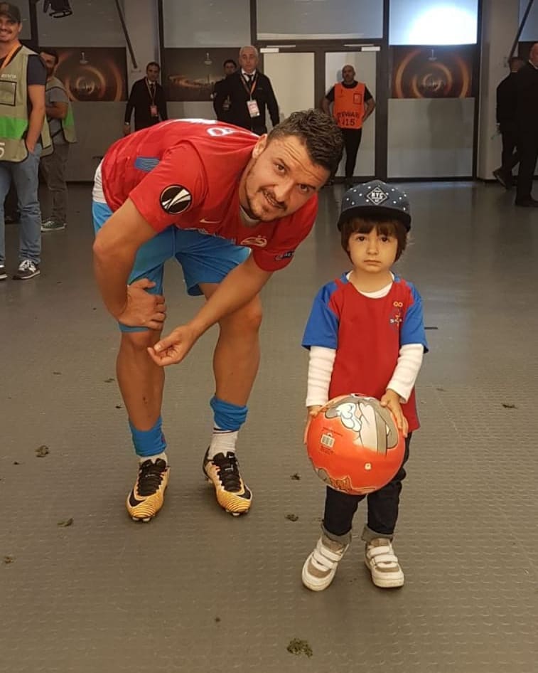 Constantin Budescu a postat o poză în tricoul lui FCSB