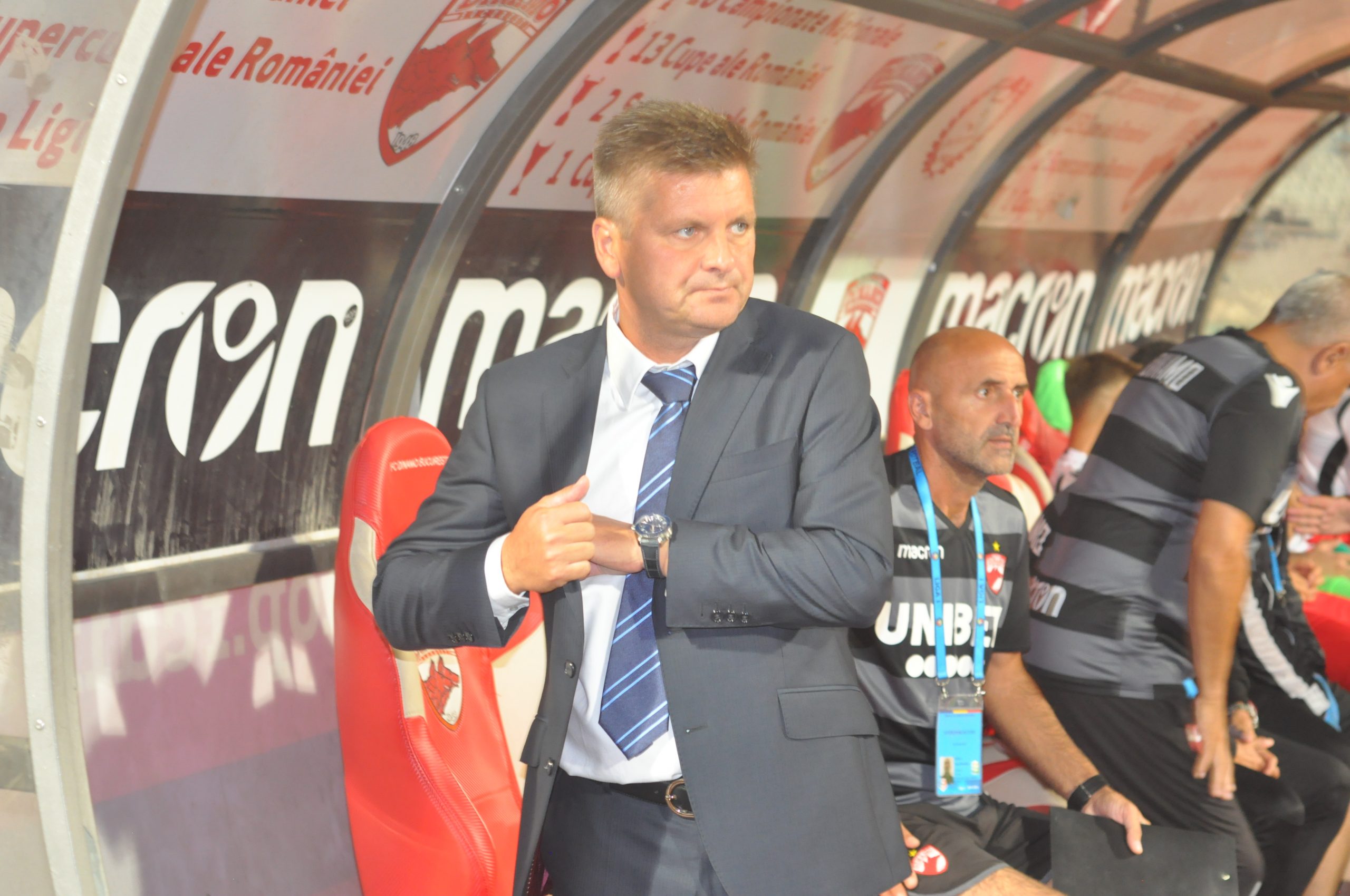 Potrivit contractului pe care l-a semnat, Dusan Uhrin va fi antrenorul lui Dinamo până la finalul sezonului 2021 - 2022