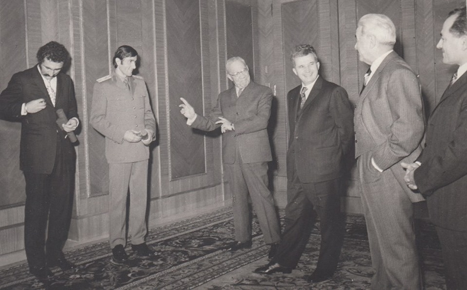 Ion Țiriac, Ilie Năstase, Ion Gheorghe Maurer, și Nicolae Ceaușescu la Palatul Regal