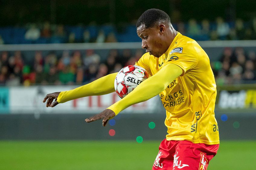 Joseph Akpala este în prezent liber de contract