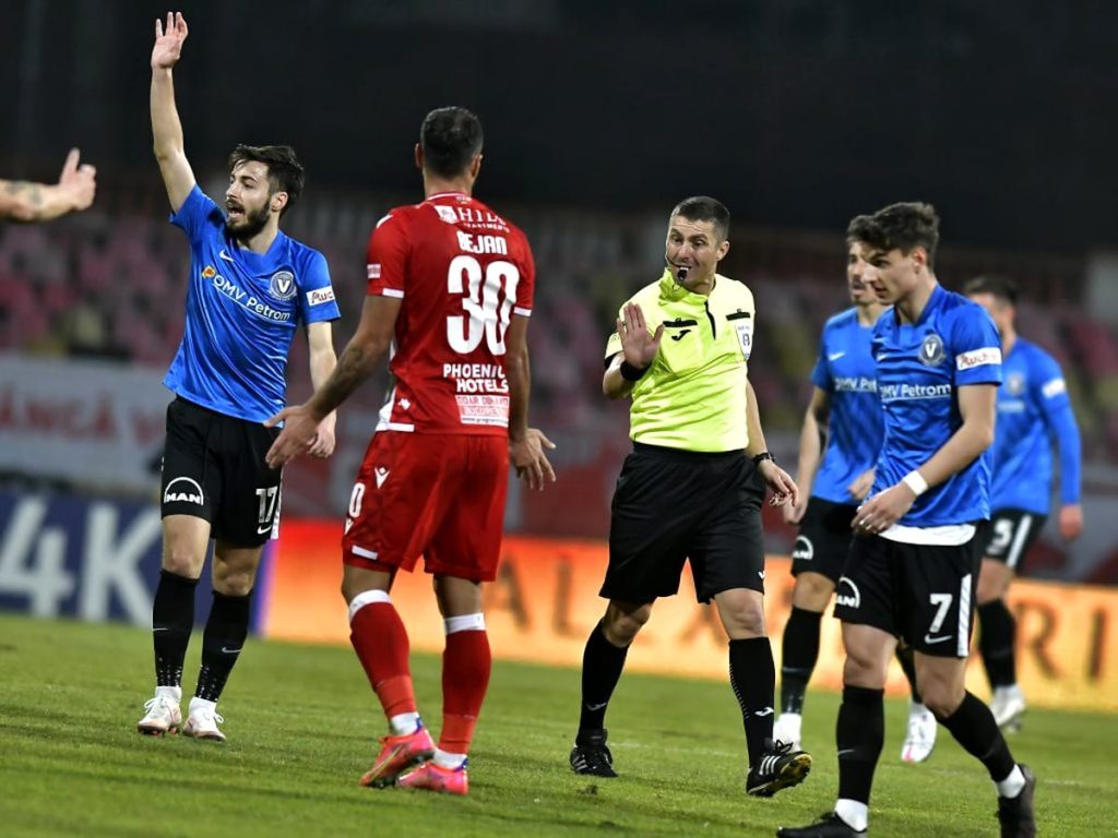 Jucatorii din Liga 1, cu masca la meciuri?