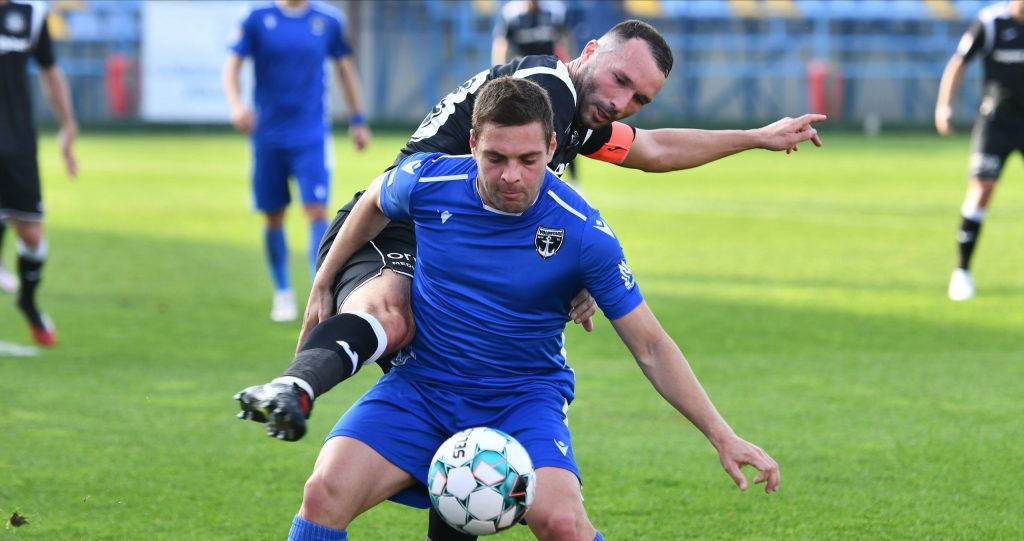 Adi Popa conduce o mașină din 1969 pe care a dat o avere