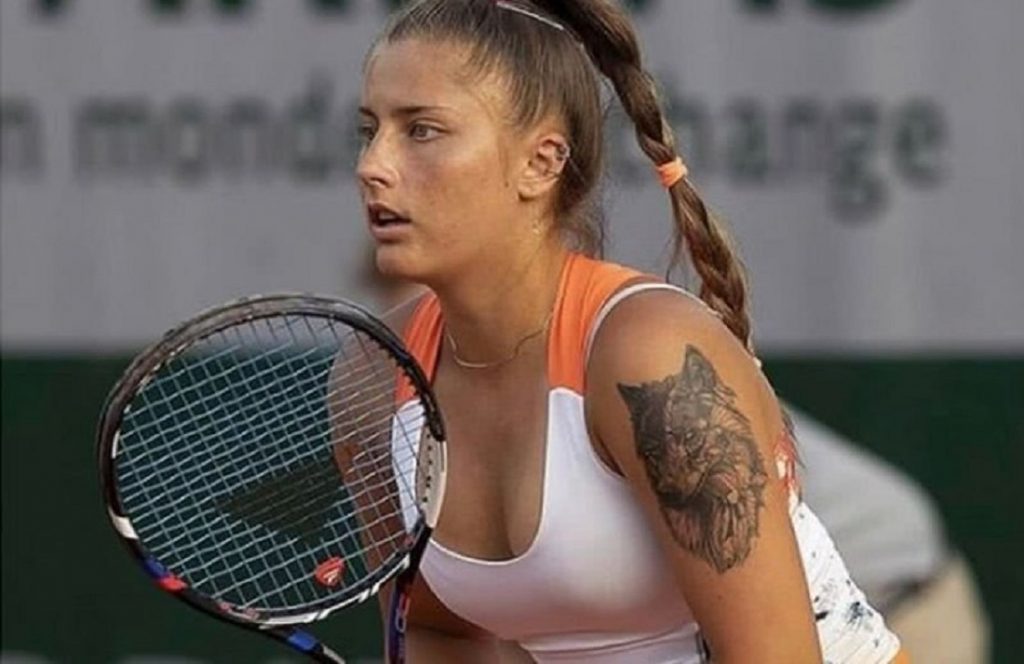 Andreea Prisăcariu, fostă campioană națională de tenis la trei categorii de vârstă, are nu mai puțin de 21 de tatuaje