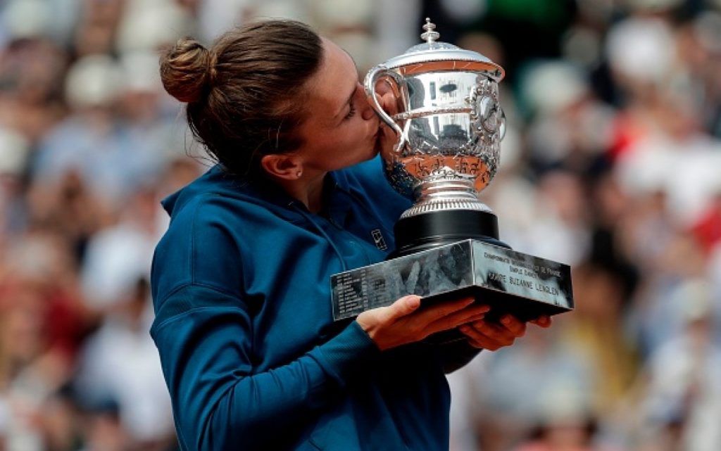 Simona Halep, în lacrimi după ce a scris istorie la Roland Garros