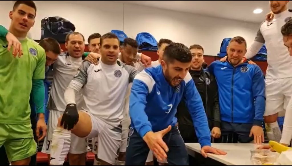 Bucurie in vestiarul Academicii Clinceni dupa victoria cu FCSB. Ilie Poenaru vrea sa distruga „mitul” apartenentei de FCSB