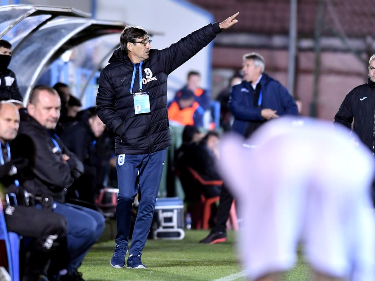 16 meciuri a stat Pițurcă pe banca Universității Craiova, în 2019-2020