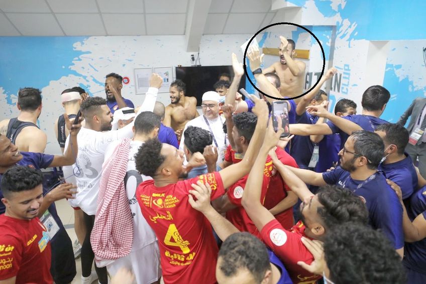 Constantin Budescu, petrecere în vestiarul de la Damac