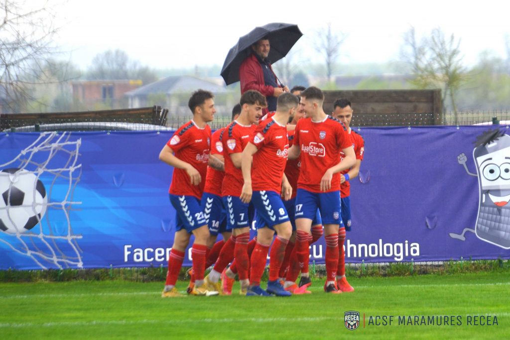 Jucatorii de la Fotbal Club Comuna Recea sunt neplatitit de 5 luni Sursa: ACSF Maramures Recea