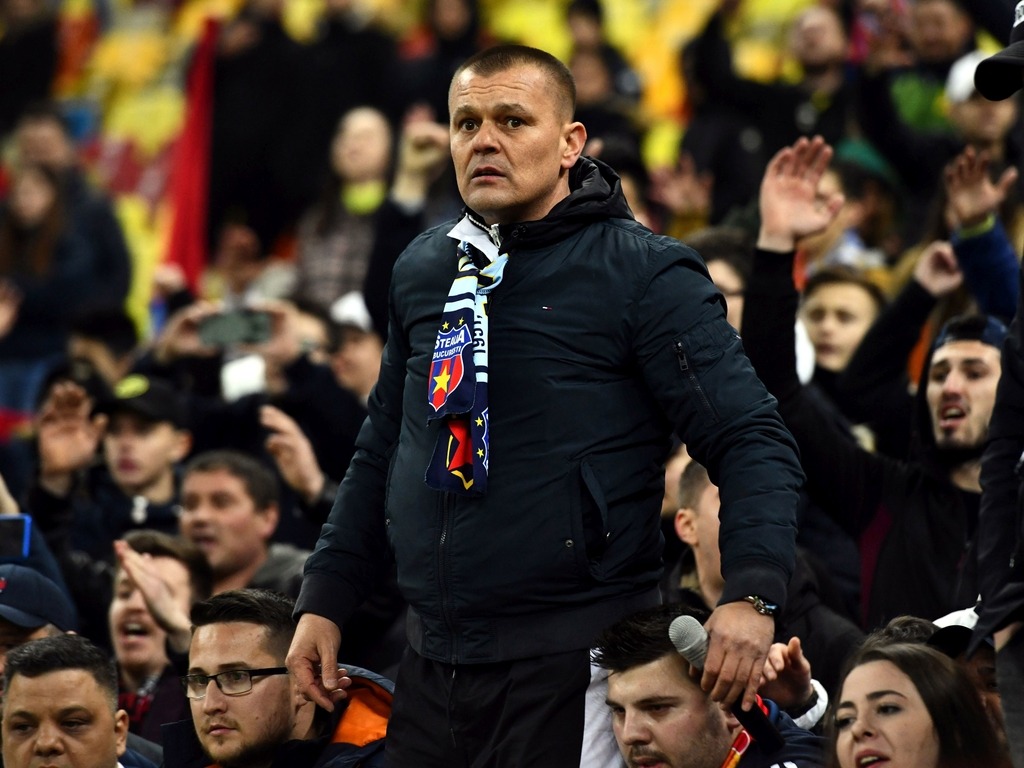 Gheorghe Mustata i-a cerut demisia lui Mihai Stoica. Managerul general al ros-albastrilor spune ca liderul galeriei i-ar fi amenintat pe jucatori