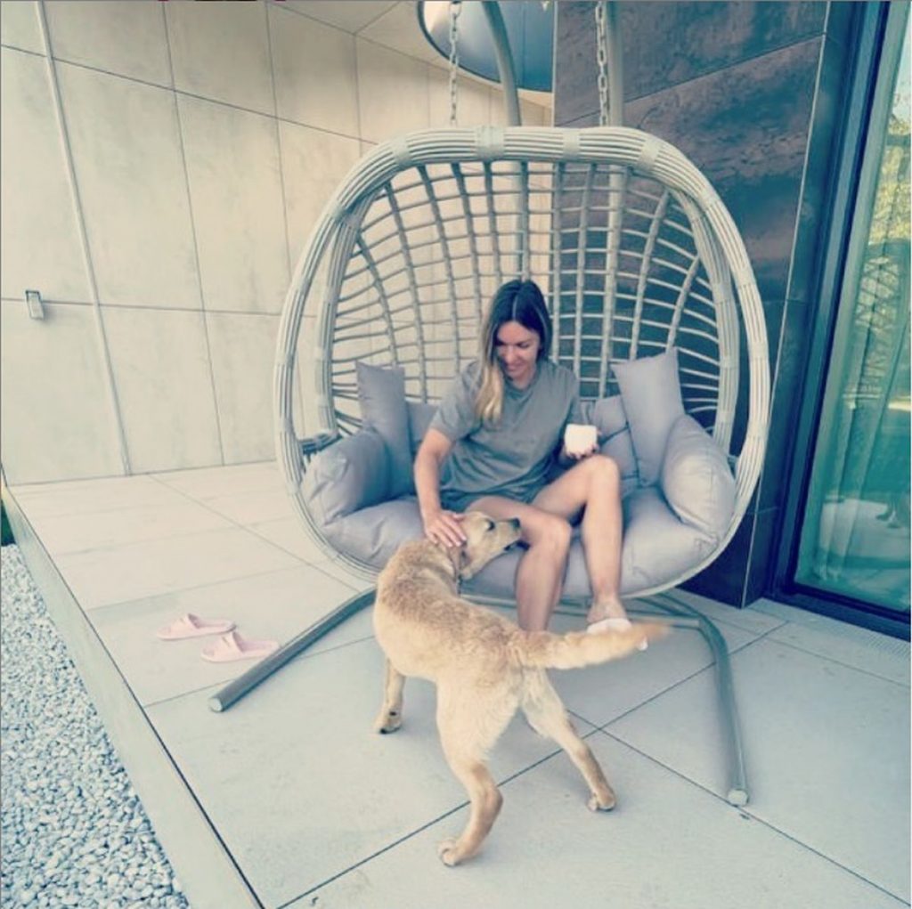 Simona Halep se relaxeaza, in asteptarea turneului de la Wimbledon. Sursa: Instagram simonahalep