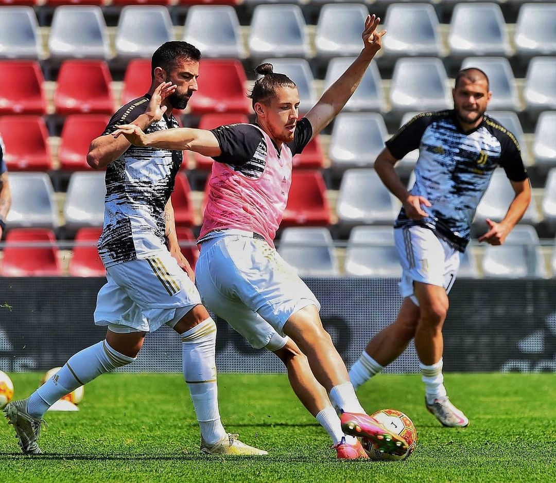 Radu Drăgușin este dorit de patru echipe. Românul a luat deja o decizie