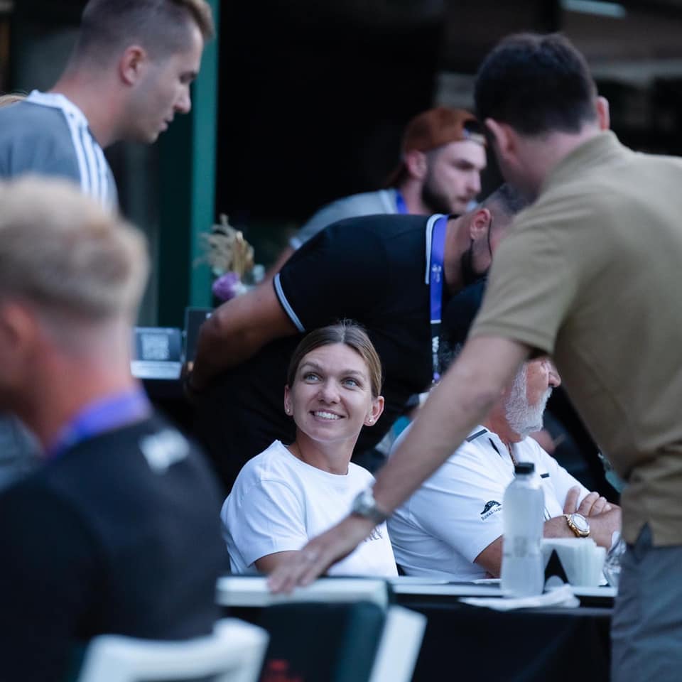 „Partener” - surpriză pentru Simona Halep la turneul de la Cluj. Cine a însoțit-o pe campioană la Winners Open