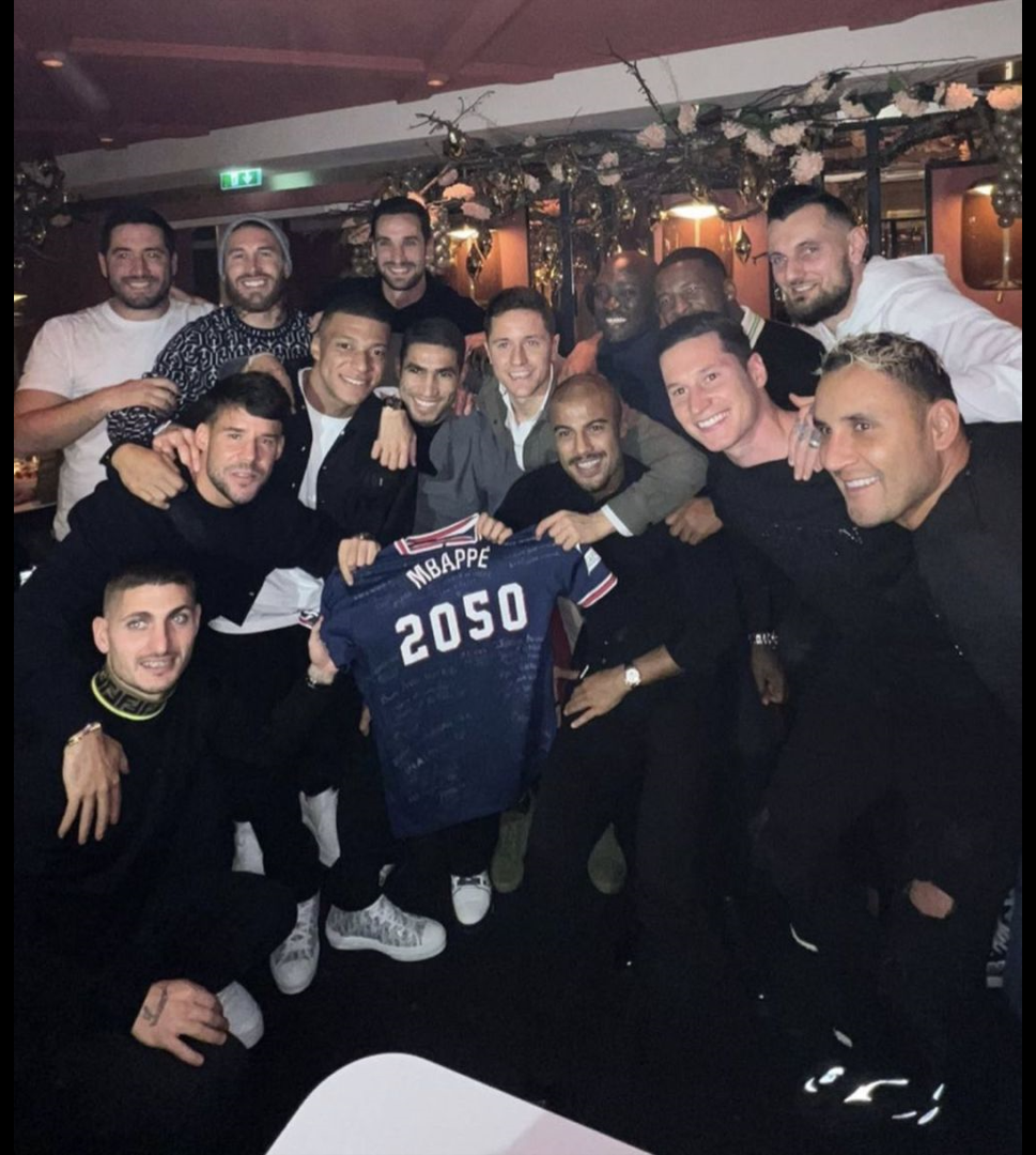 Cadou inedit din partea colegilor pentru Mbappe