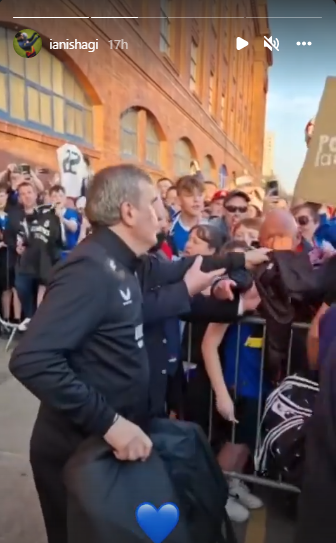 „Regele” nu a stat pe gânduri și i-a produs micuțului său fan o mare bucurie, un moment pe care probabil că îl va ține minte toată viața