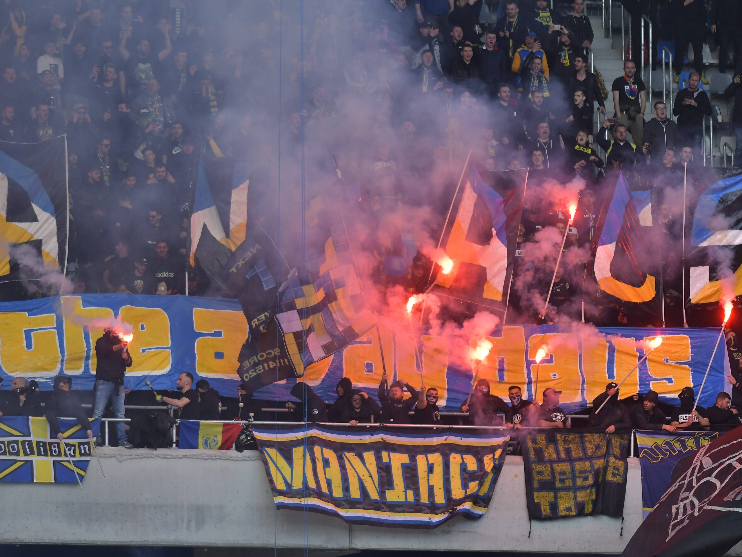 Zi extrem de încinsă în Liga 2. Derby-ul pentru primul loc dintre Petrolul și Hermannstadt și Chiajna - Slobozia sunt meciurile zilei. Programul complet al etapei