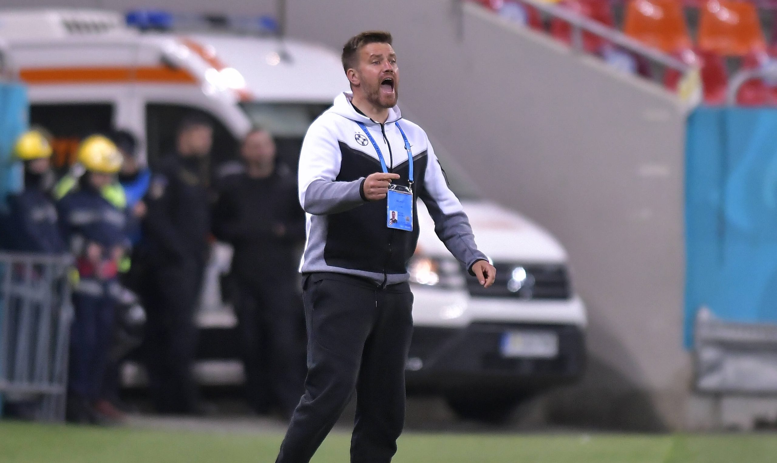 Pintilii nu este primul antrenor fără licenţă Pro din Superligă 