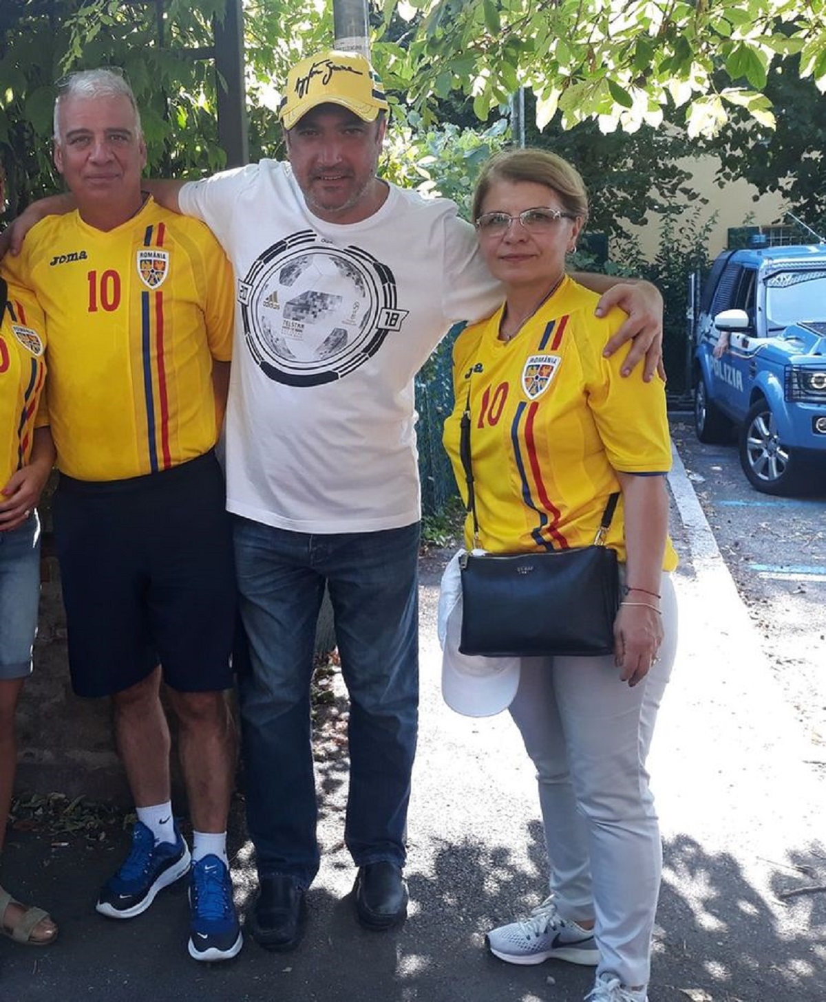 Sora lui Gică Hagi, Elena, alături de soțul ei și de jurnalistul Daniel Nanu la Campionatul European de tineret din 2019