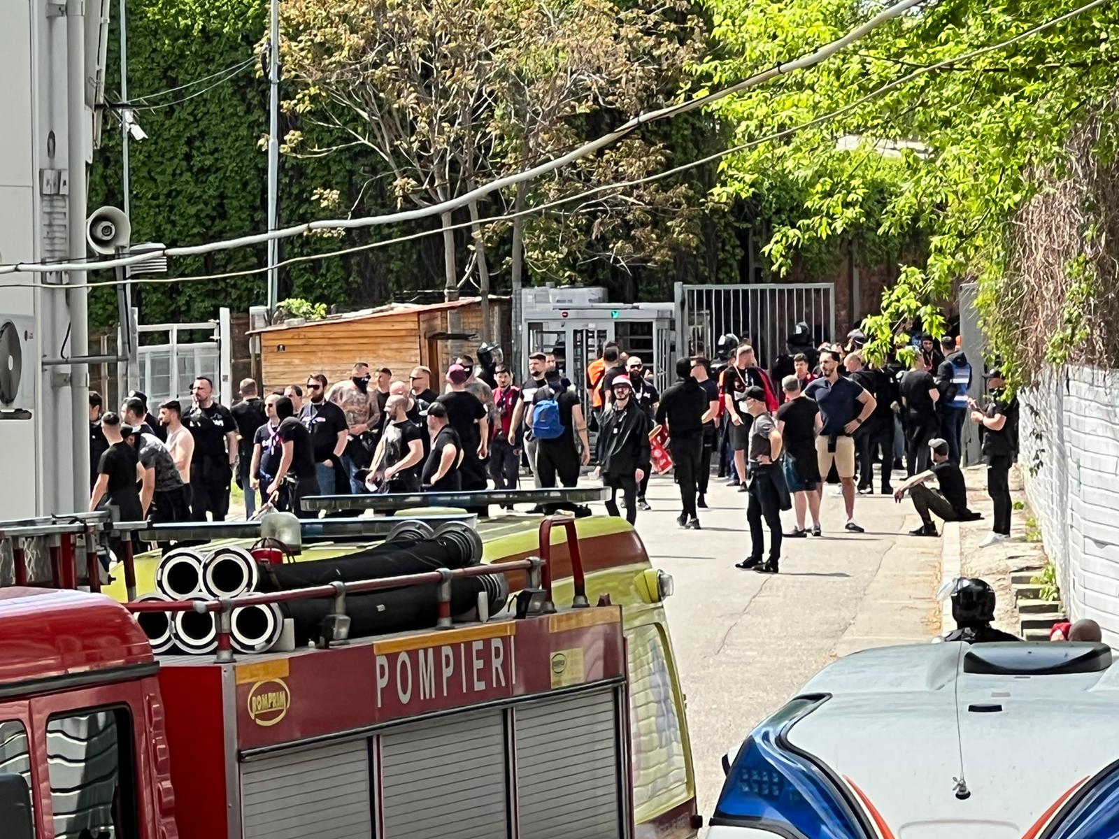 Suporterii Stelei au ajuns la arena „Ilie Oană”. Aproximativ 1.000 vor fi pe stadion