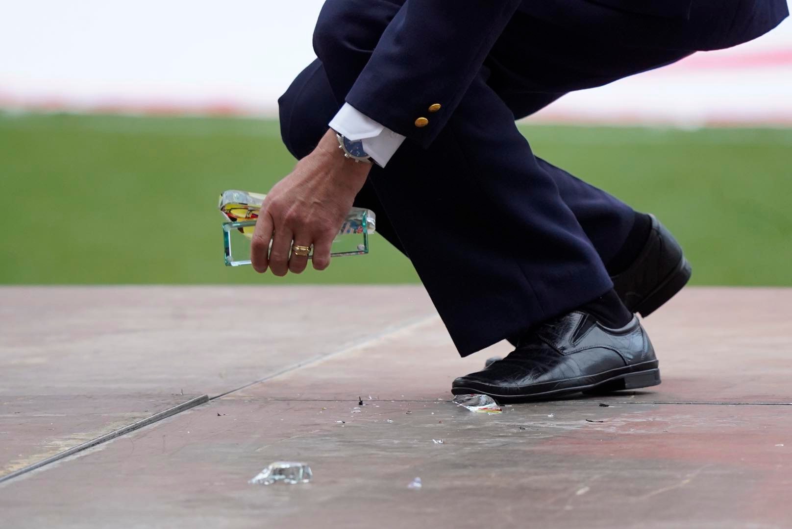 Florin Talpan a dat de pământ cu trofeul. Sursă foto: playsport.ro