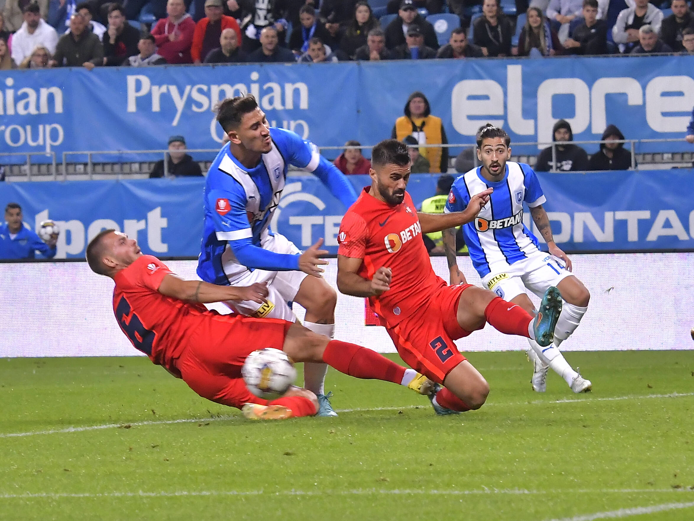 Meciul din tur s-a încheiat cu victoria oltenilor, scor 2-1 Copyright: xRazvanxPasarica/SPORTxPICTURESx