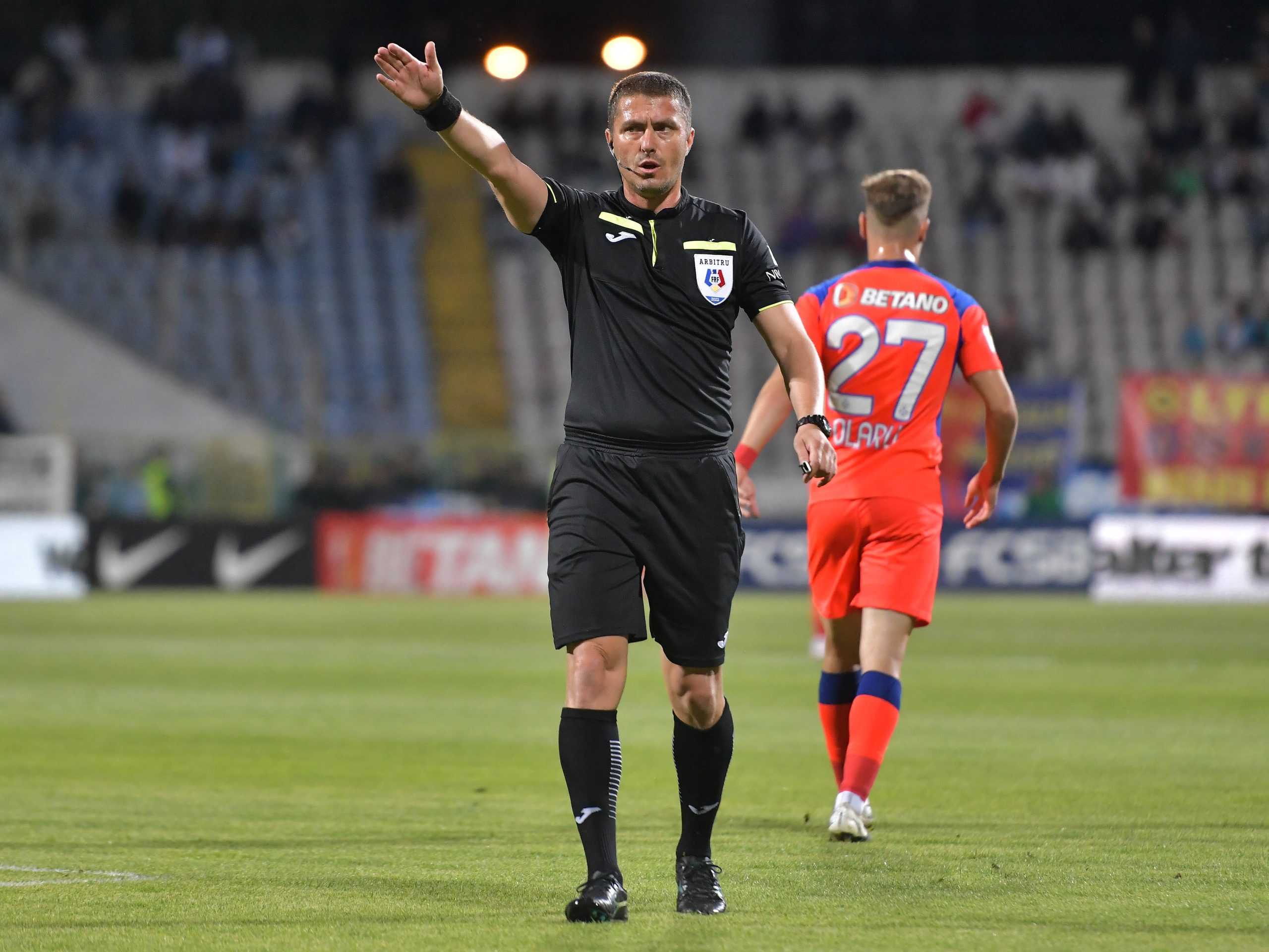 Adrian Cojocaru va conduce derby-ul etapei a 26-a