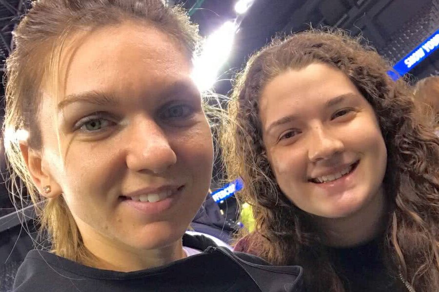 Simona Halep alături de Lorena Popa, una dintre cele mai fidele fane ale ei 
