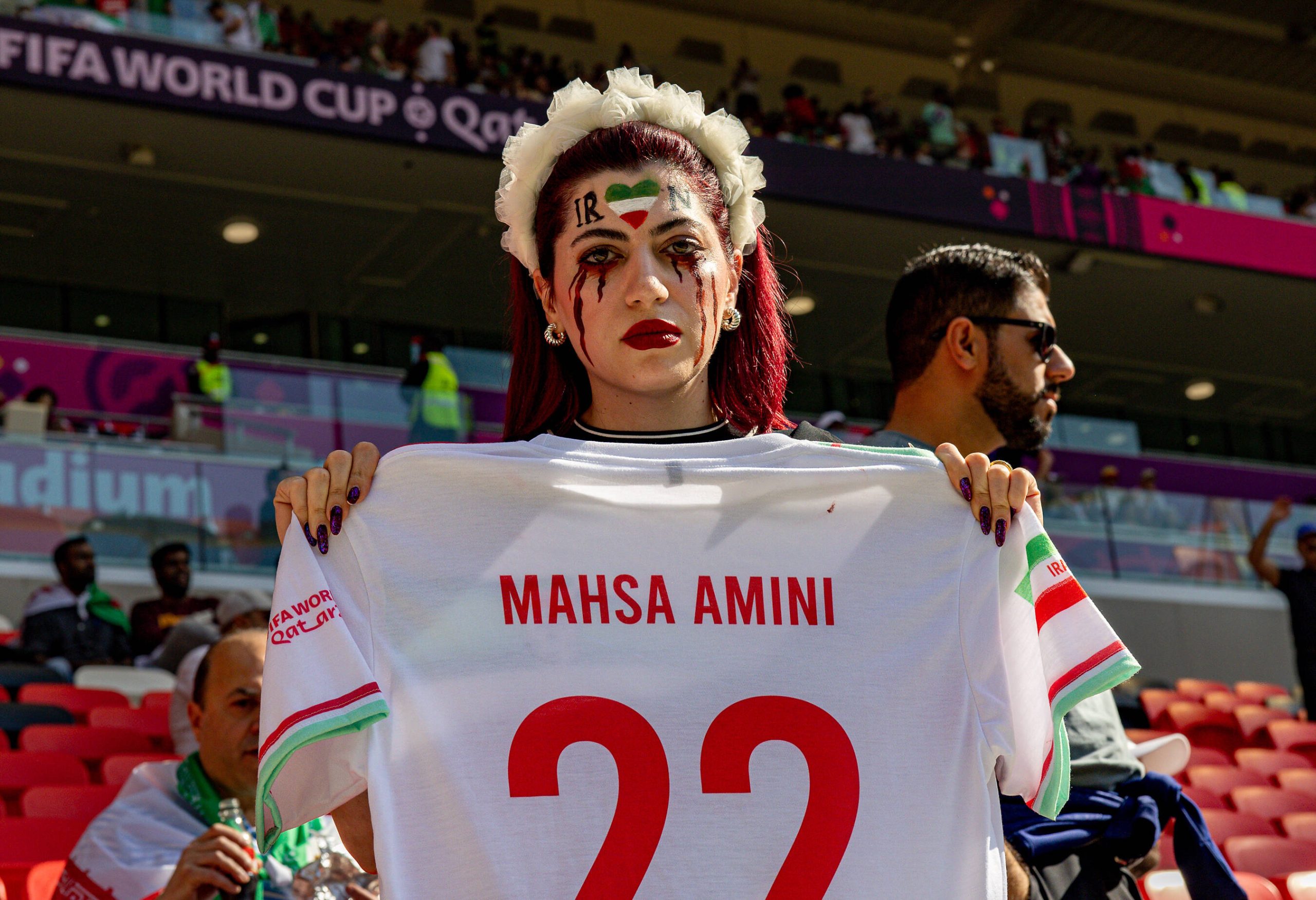 Protestul unei fane a Iranului la meciul cu Țara Galilor de la Cupa Mondială, după uciderea tinerei Mahsa Amini. Sursă: Imago Images